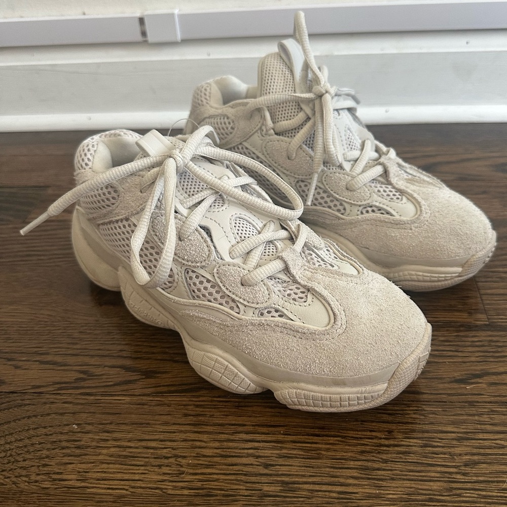 Yeezy 500 in blush